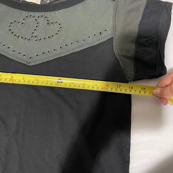 We The Free Black & Green Short Sleeve Top With Grommet Heart Design Size Small - Picture 15 of 16